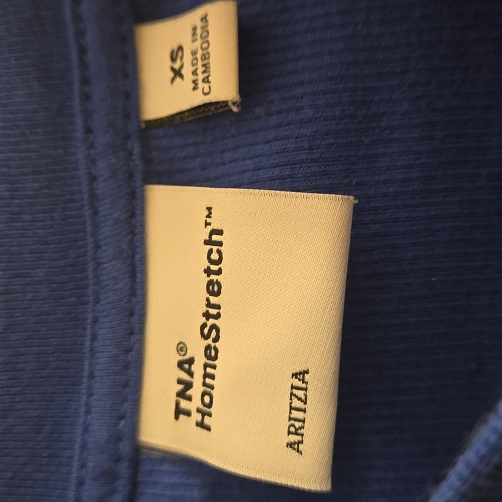 ARITZIA TNA Blue HomeStretch Top XS Crop So Cute!!! ✨💕😀 - Picture 3 of 3